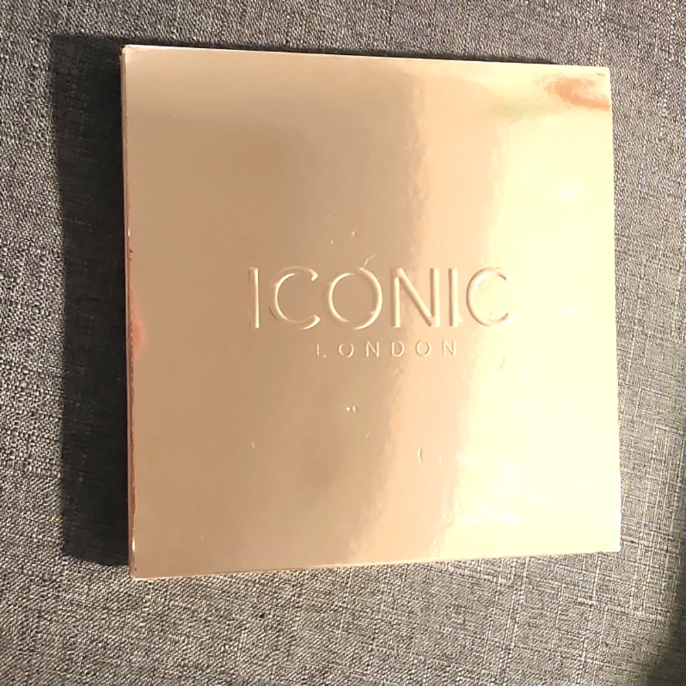 Iconic London eyeshadow palette